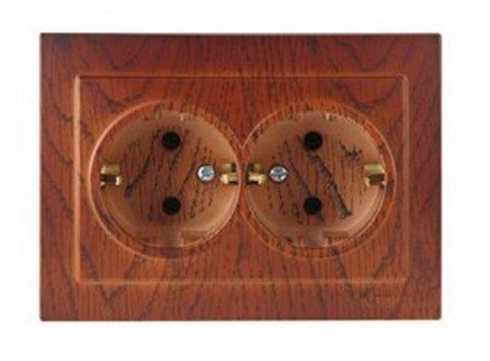 empotrada doble lateral, acabado nogal, serie 8000, ideal para conexiones eléctricas eficientes y ordenadas en espacios reducidos.